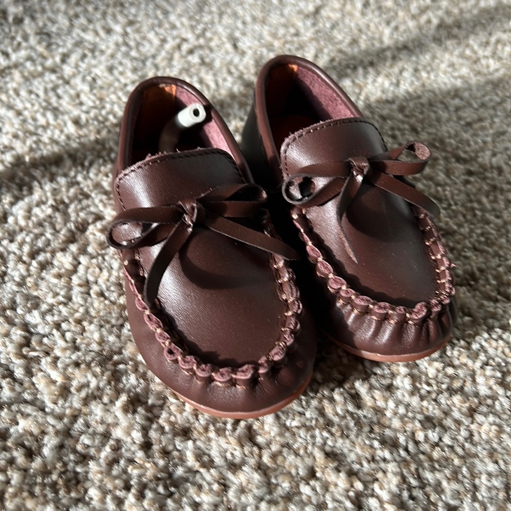 The Oaks Classic Leather Loafers, Toddler Size 5, Brand New